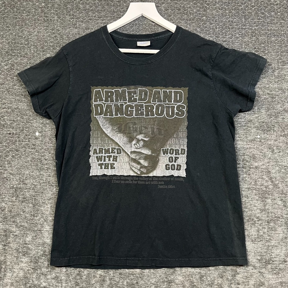 Gildan Armed & Dangerous Graphic T-Shirt Men's Black Crewneck Classic - Large